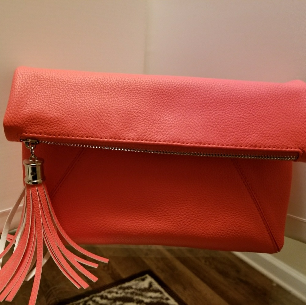 Coral clutch